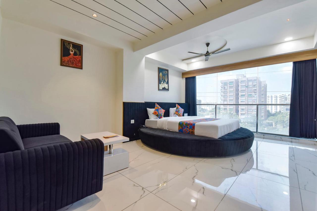 Fabhotel Bliss Ahmedabad Buitenkant foto