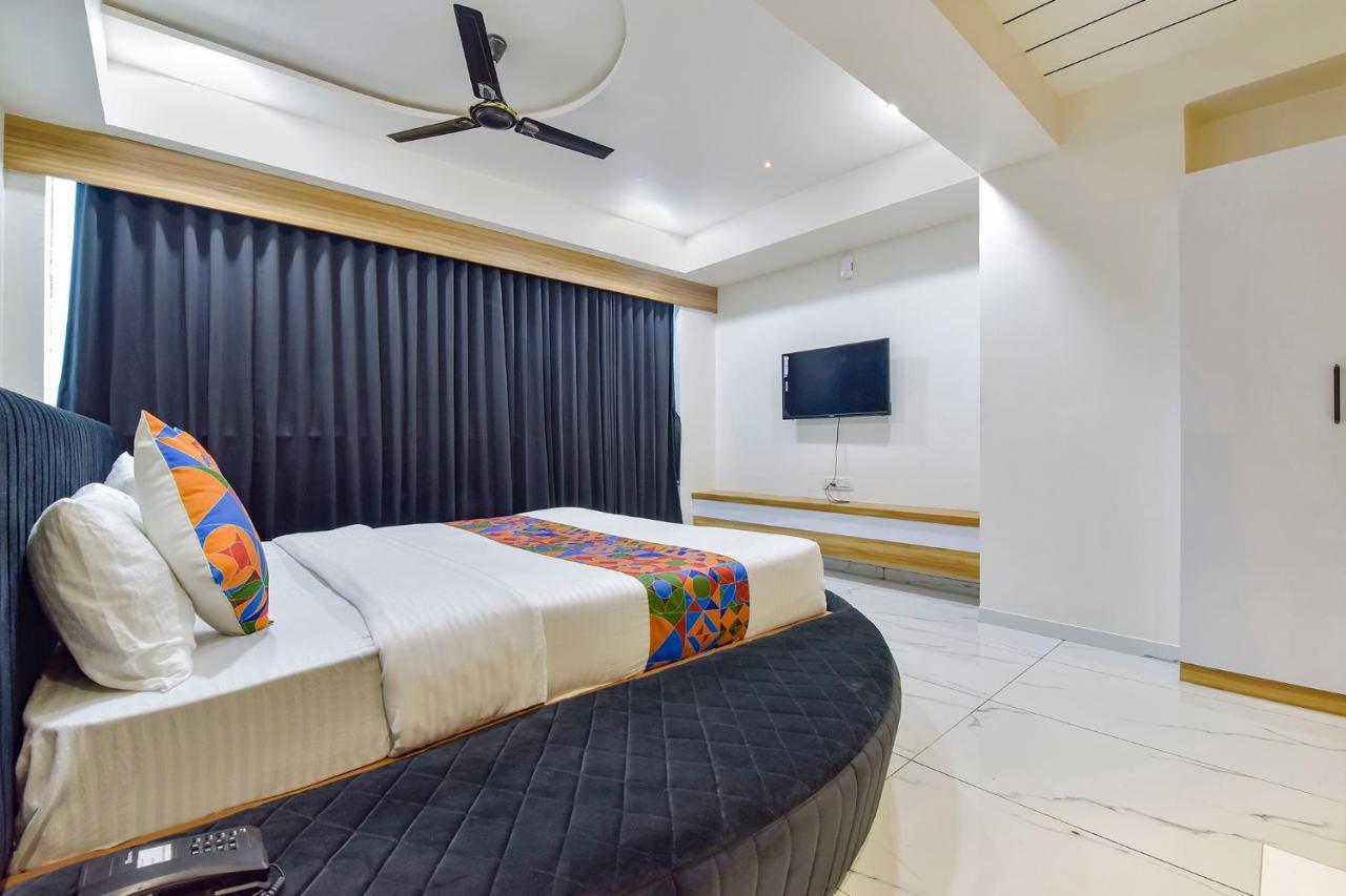 Fabhotel Bliss Ahmedabad Buitenkant foto